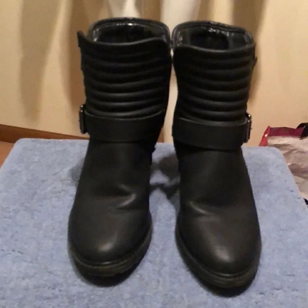 White Mountain Booties - Picture 2 of 6